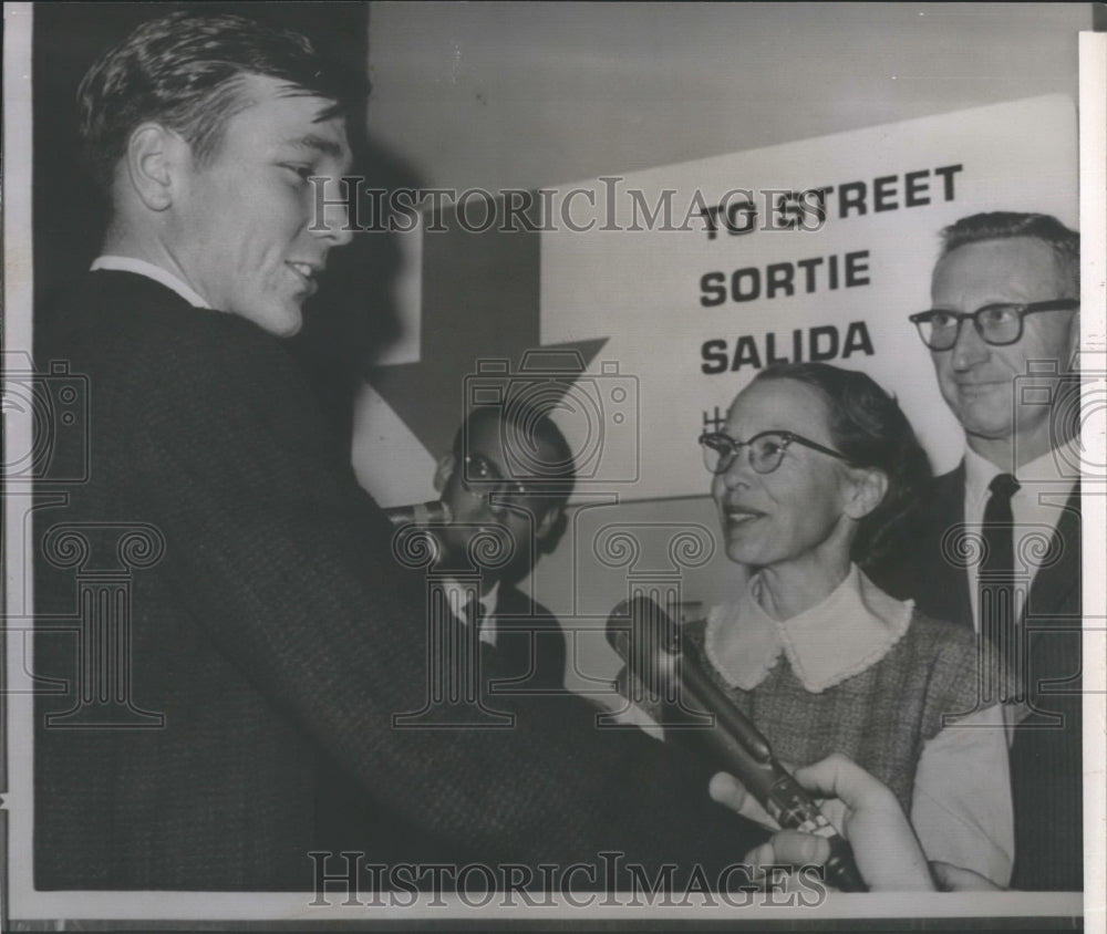 1963 Press Photo Mr.and Mrs.Charles after their arrival - RSH20411 - Historic Images