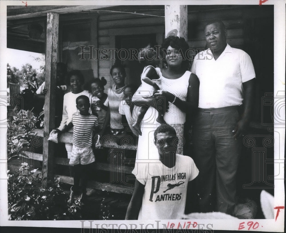1970 Press Photo Family of James T. Manuel - Historic Images