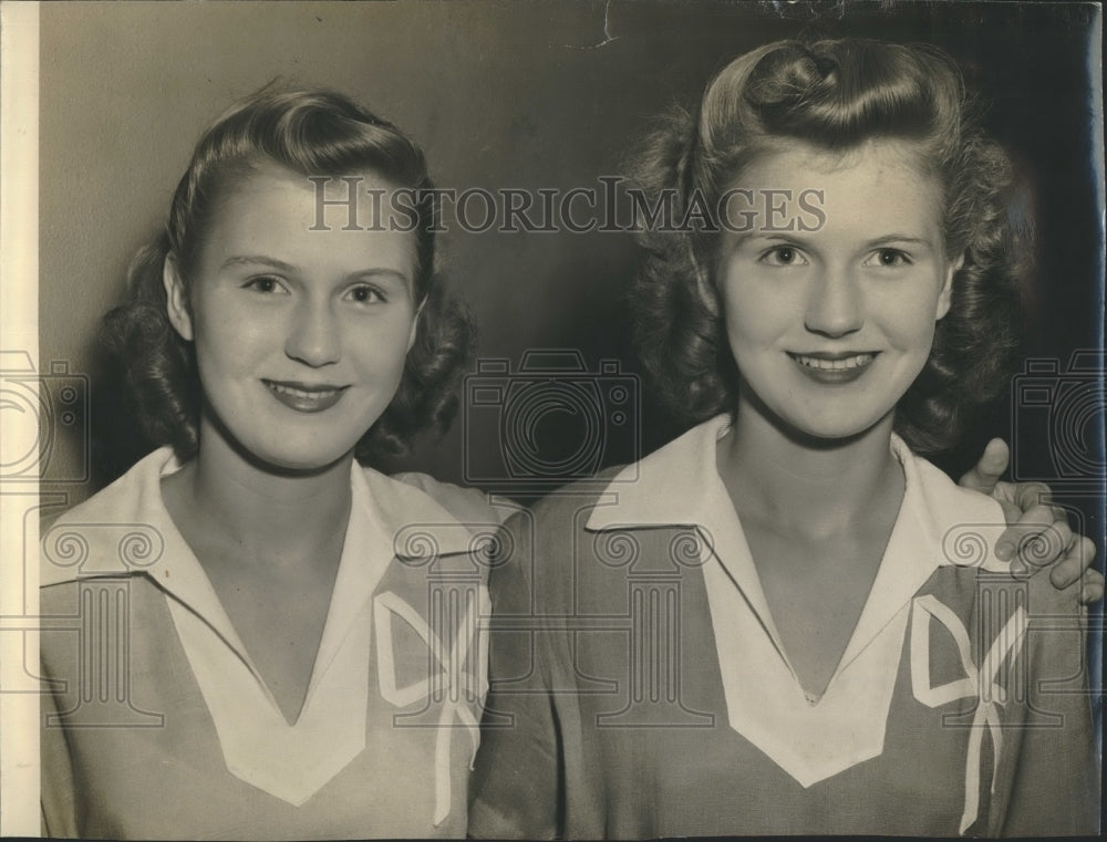 1943 Press Photo Manning twins - Historic Images