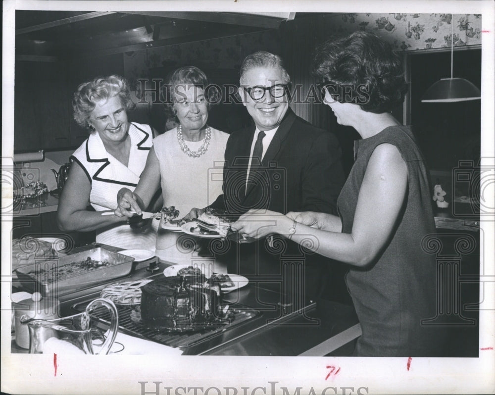 1966 Press Photo Dr. and Mrs. Kadel, Mrs. Melvin Dillin and Robert Miller - Historic Images