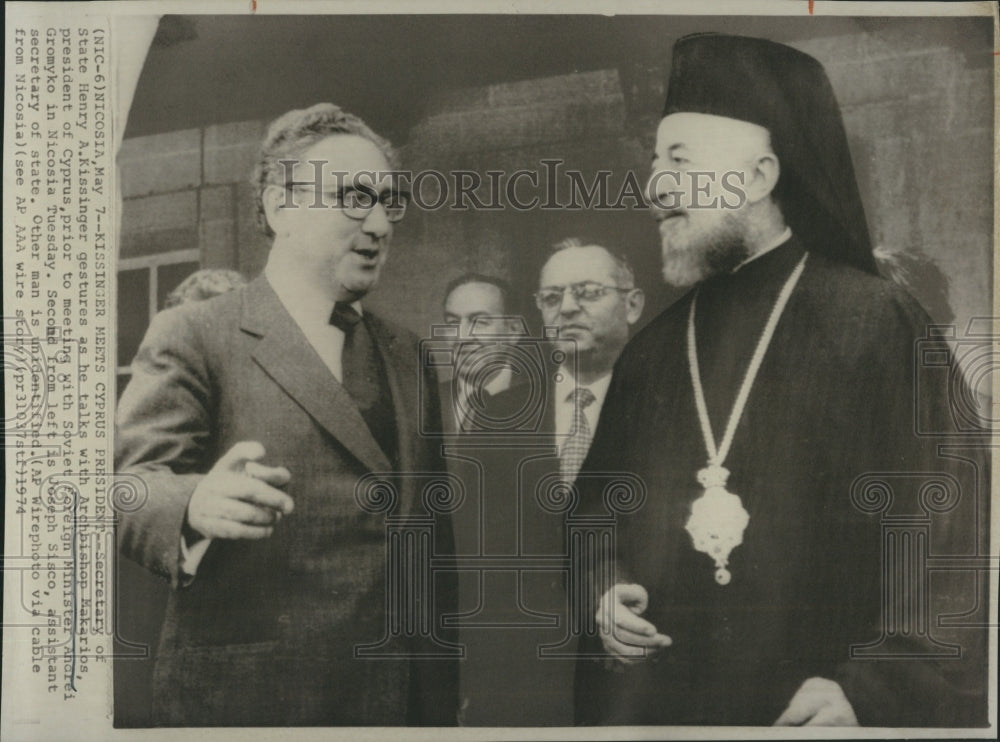 1974 Press Photo Secretary of State Henry Kissinger and Archbishop Makarios - Historic Images