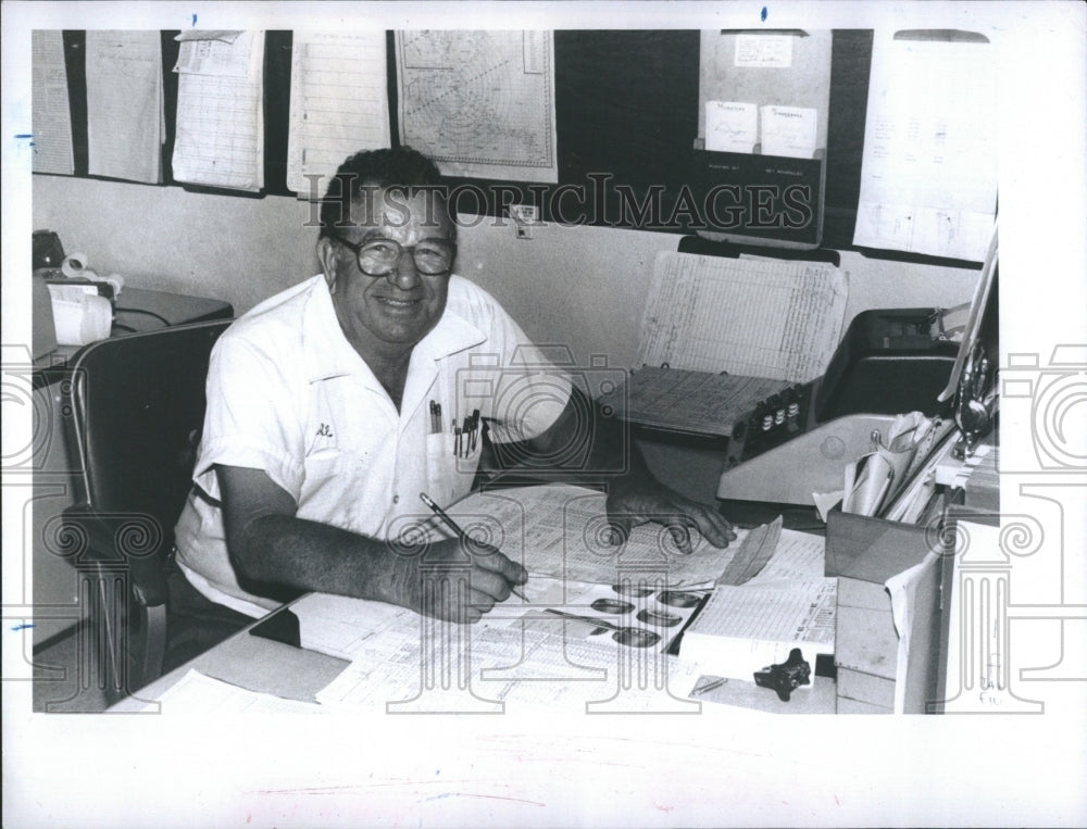 1982 Press Photo Al Polletta retires as Circulation Transportation fleet Man - Historic Images