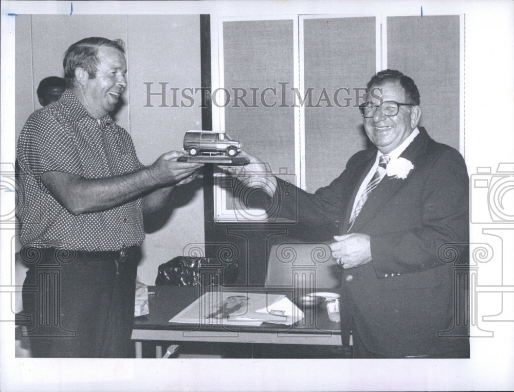 1982 Press Photo Al Poletta retires - Historic Images