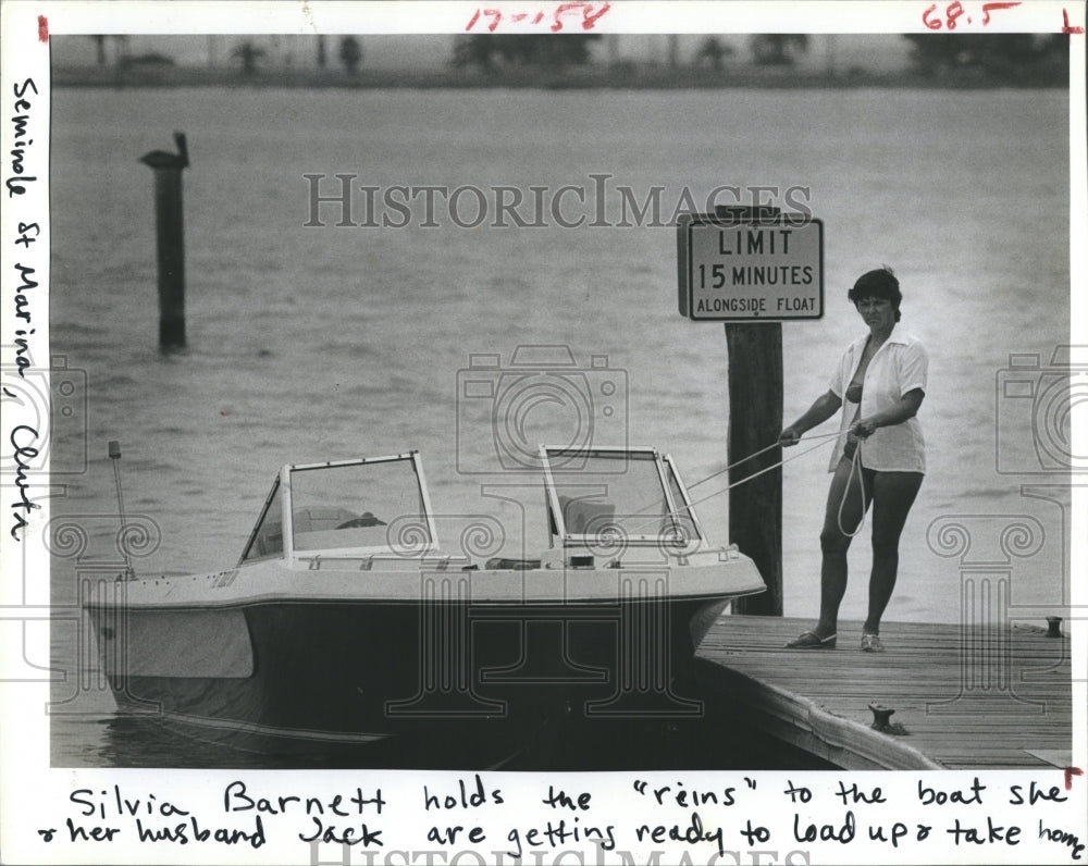 1981 Press Photo jack and Silvia Barnett find four hands are better than two - Historic Images