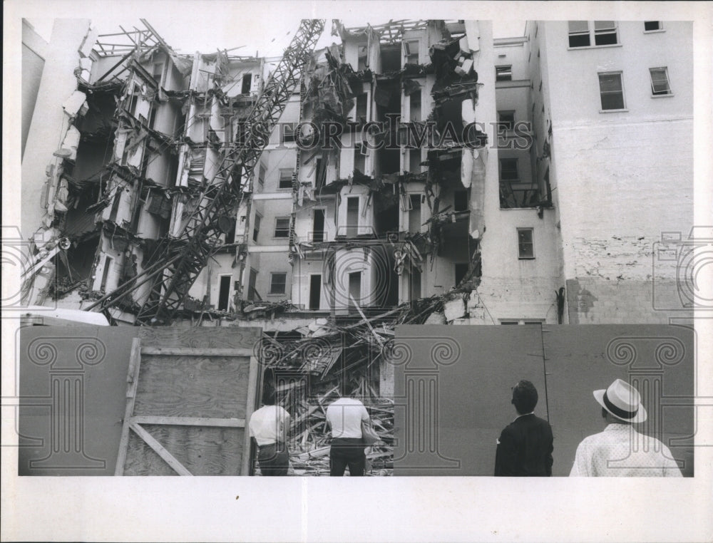 1967 Press Photo Demolition of Royal Palm Hotel - Historic Images