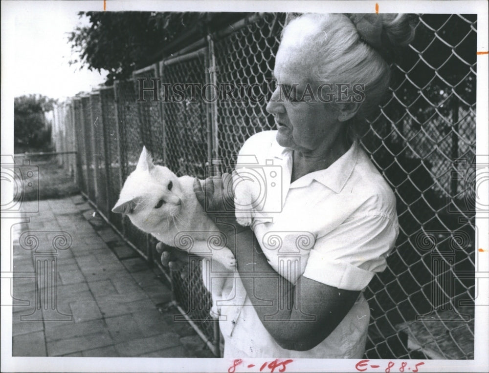 1969 Press Photo Wilhemina Driessen and cat - RSH21087 - Historic Images