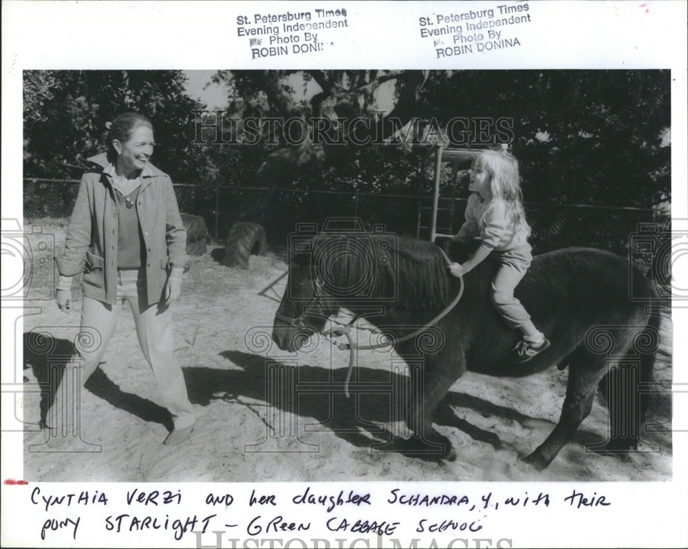 1985 Cynthia Verzi Daughter Schandra Ride Pony Green Cabbage School-Historic Images