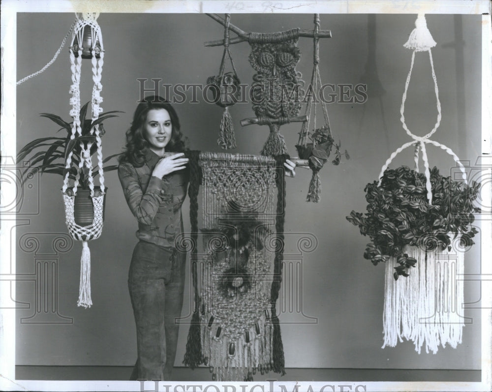 1976 Press Photo Macrame Craft Sewing Class Offered At Roberts Adult Center - Historic Images