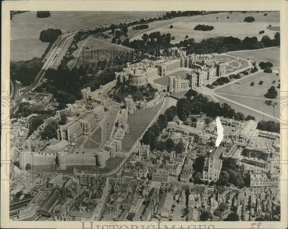 Press Photo Aerial View Windsor Castle With Round Tower And St. George&#39;s Chapel - Historic Images