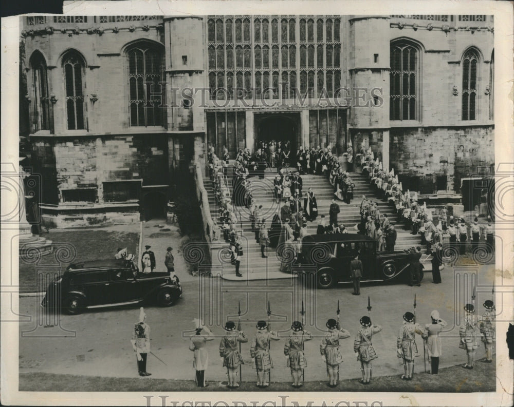 1975 Press Photo Queen and Princess as Knights of the Garter - Historic Images