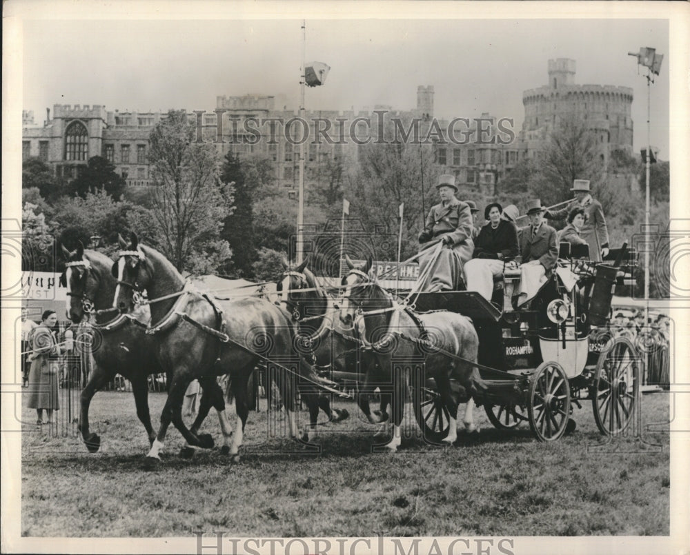 1959 Stage Coach at Windsor Castle-Historic Images