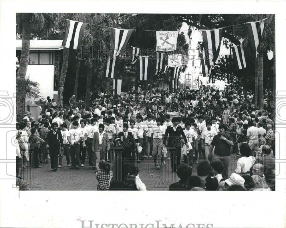 1982 Press Photo Epiphany Cross march - RSH21341 - Historic Images