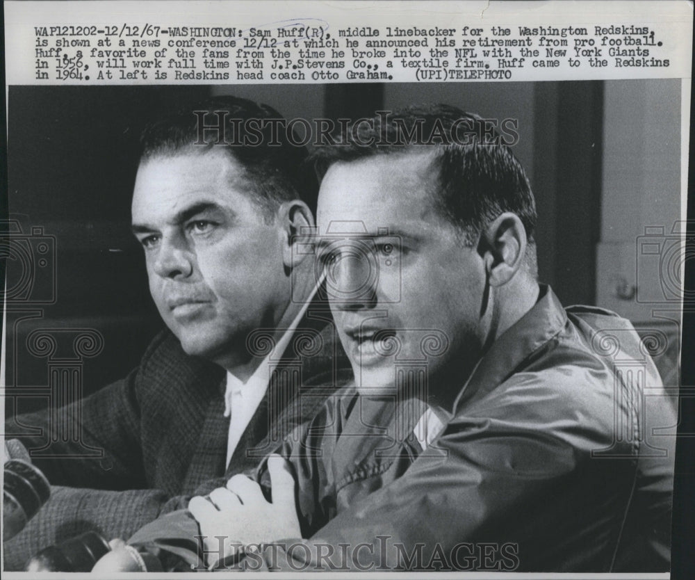 1967 Press Photo Sam Huff middle Linebacker on press conference - Historic Images