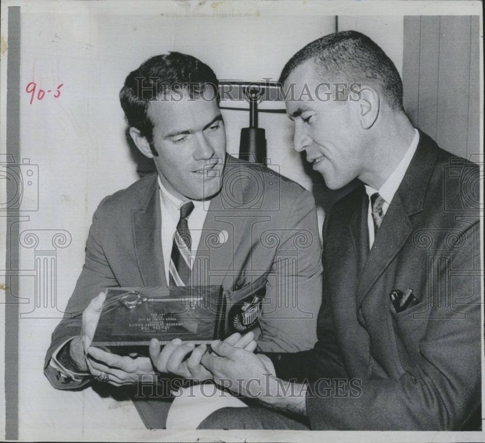 1968 Press Photo Bill Toomey  track and field competitor and the 1968 Olympic. - Historic Images