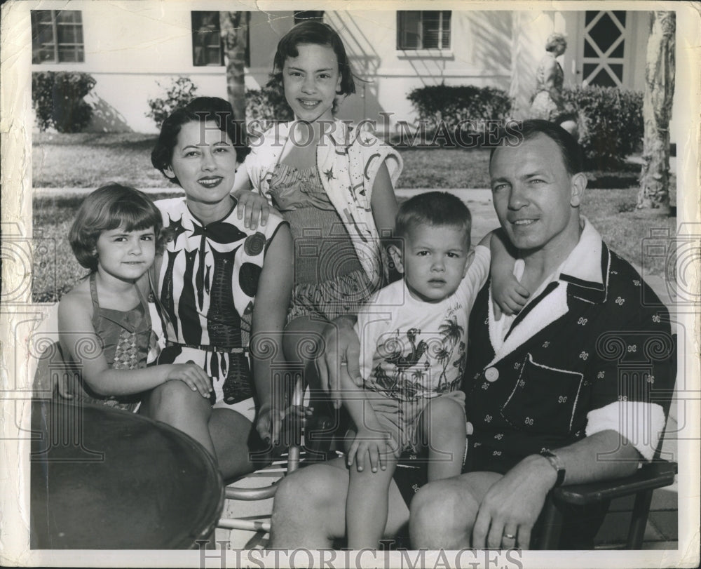 1955 Eddie Stanky American second baseman N.Y Giants with the family-Historic Images