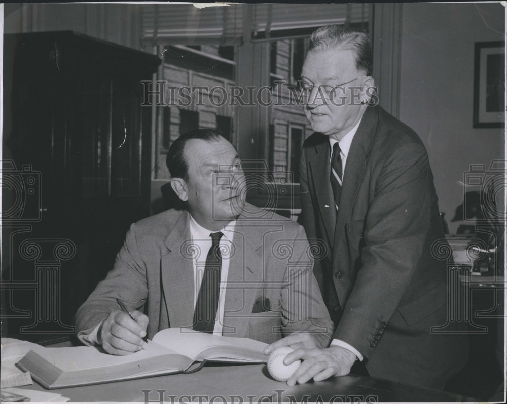 1955 Press Photo Mike Higgins - Historic Images