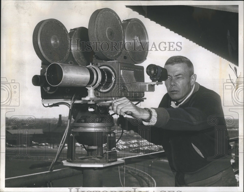 1961 Press Photo Sportsman spy in the sky. - Historic Images