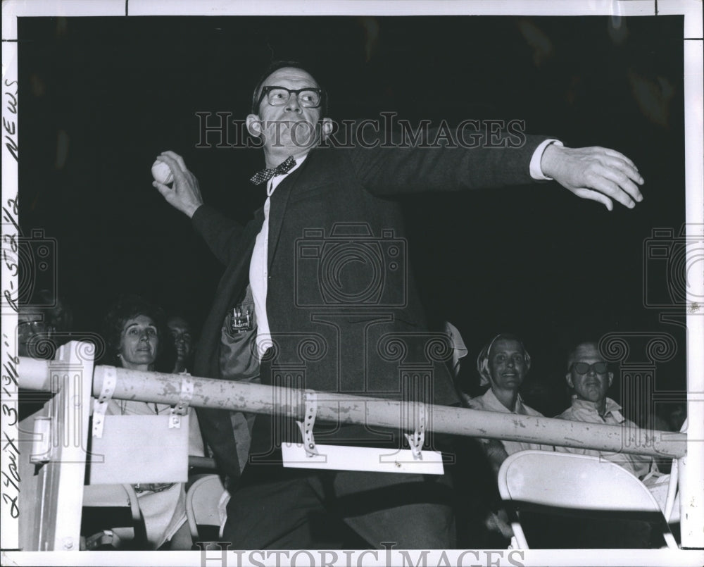 1989 Press Photo Bill MxKechine Jr. Pres.of the Pacific Coast League. - Historic Images