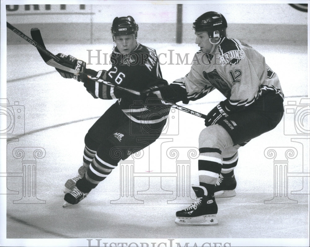 Press Photo Bruins Play Edmonton Oilers at Fleet Center. - Historic Images