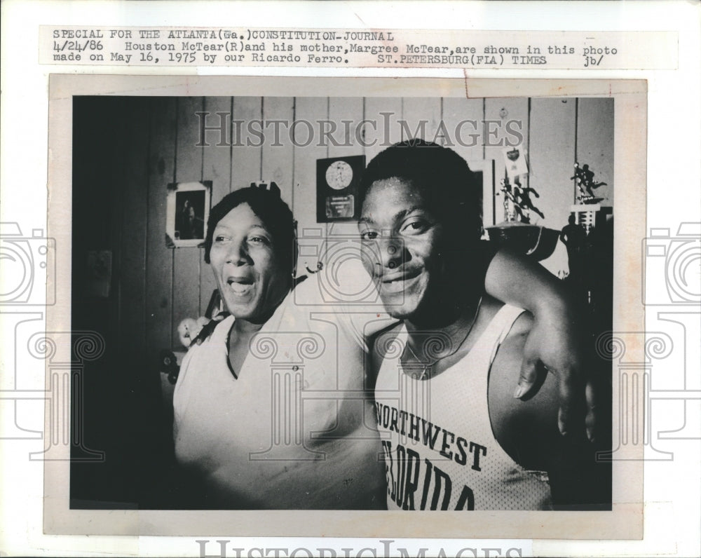 1986 Press Photo Houston McTear and mother Margree McTear - Historic Images