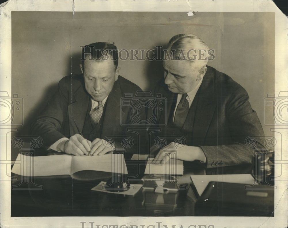 1935 Press Photo Joe O'Rourke and President Gerry Nugent - Historic Images