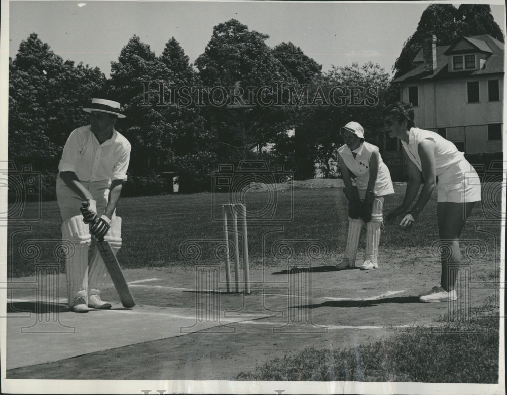 1954 Press Photo First Women&#39;s Cricket TeamSheila Deane Helen Duston - Historic Images