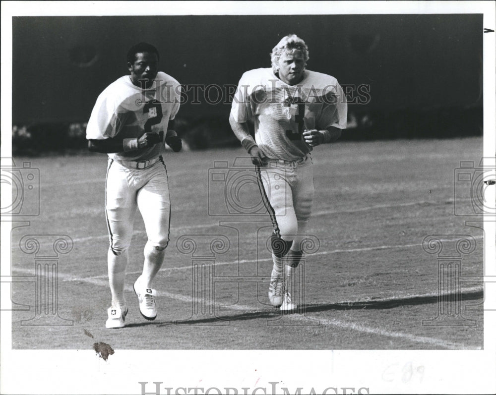 1984 Press Photo Obed Ariri Capece Tampa Bay Buccaneers - RSH22643 - Historic Images