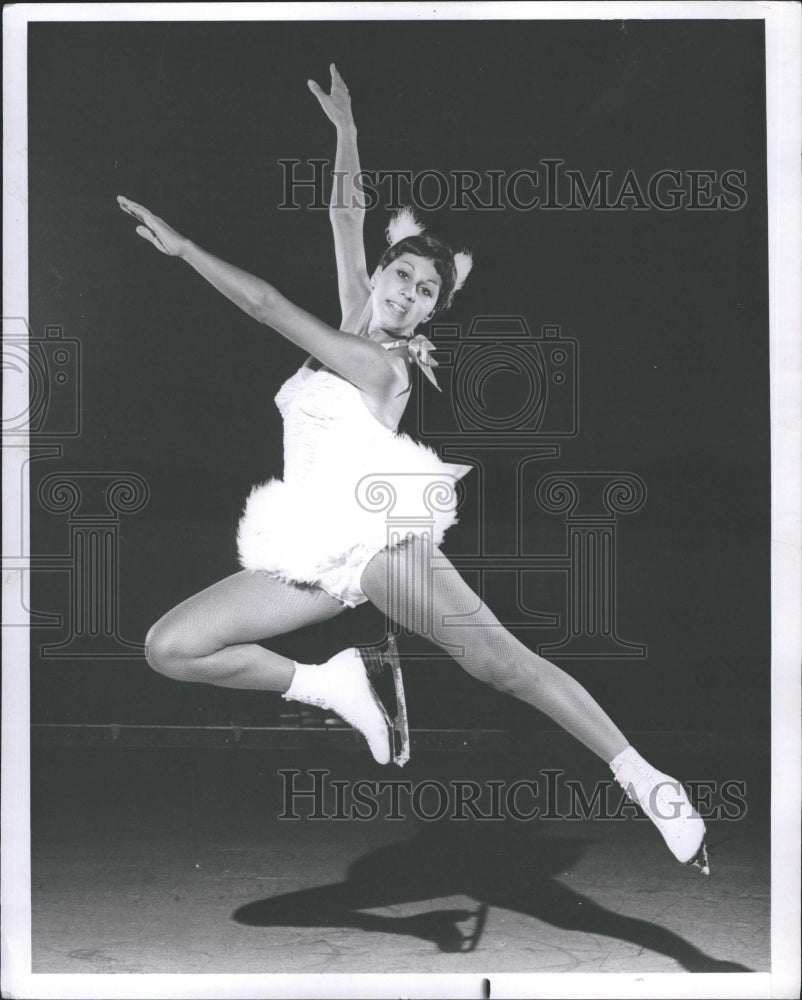 1966 Press Photo Petra Burke skates in &quot;Holiday On Ice.&quot; - Historic Images