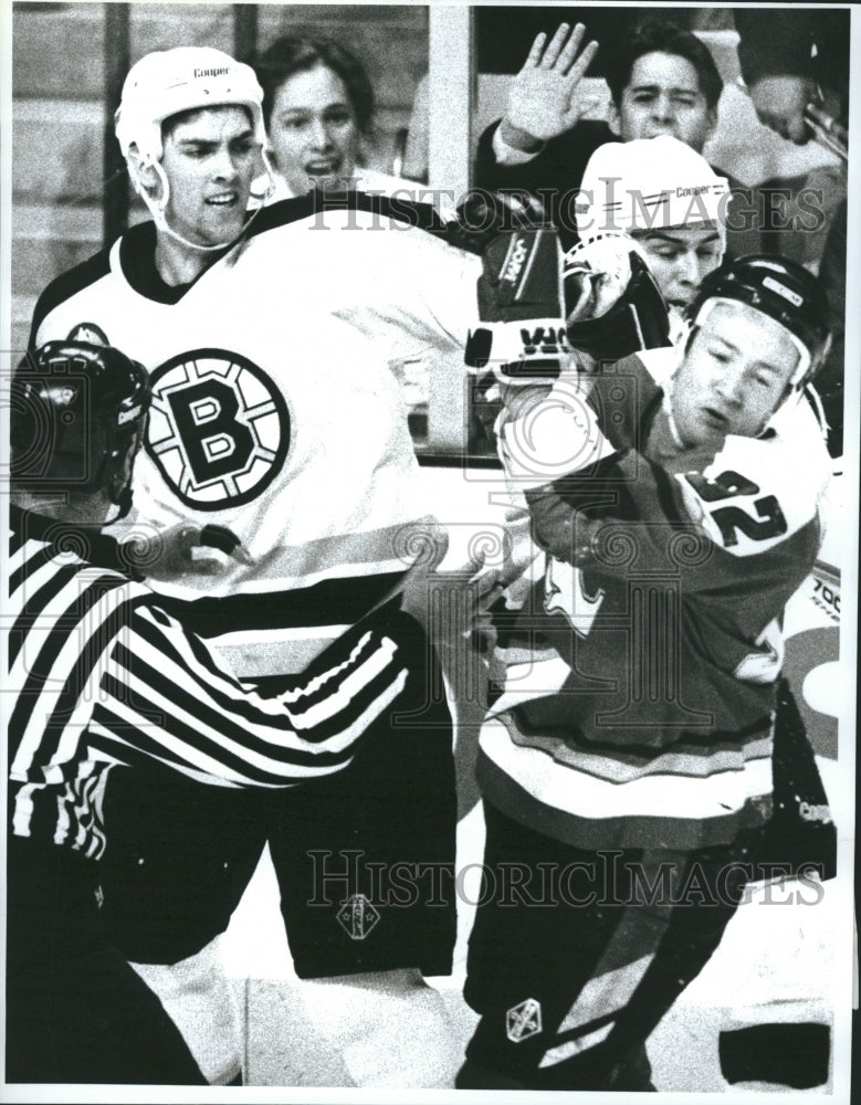 1995Flames 92 Michael Nylander get a right hook form 46 Kyle McLaren - Historic Images