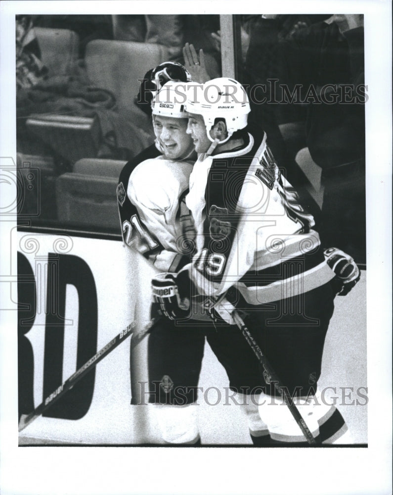 1996 Press Photo Rob DiMaio hugs Ted Donato - Historic Images