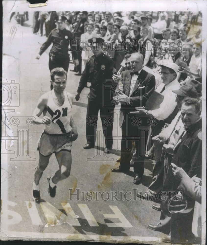 1955 Press Photo Nick Costes at finish line at National AAU Marathong - Historic Images