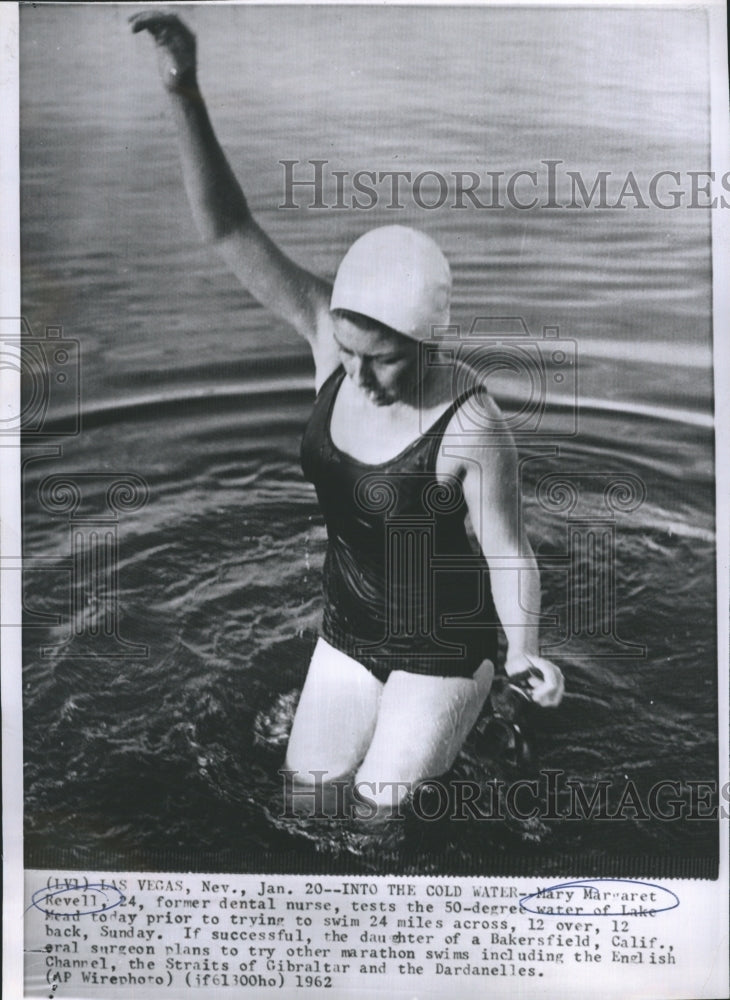 1962 Press Photo Mary Margaret Revell tests 50-degree water of Lake Revell - Historic Images