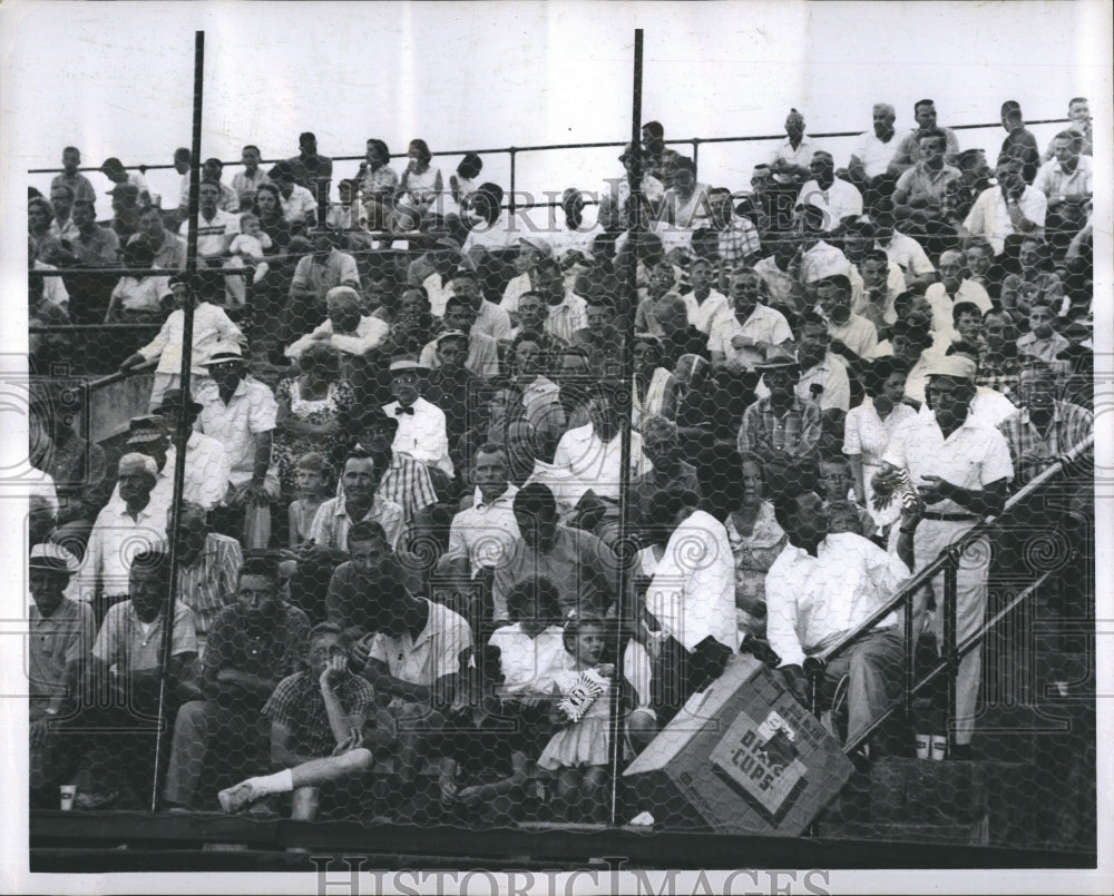 196 Press Photo Fans used to crowd ball park and do only  when getting in free - Historic Images