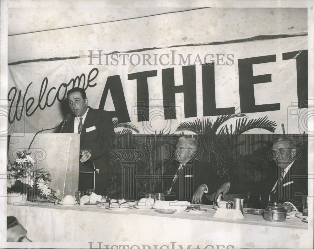 1955PressPhoto Mgr Lou Boudreau of KC Athletics at Savannah&#39;s Meet the athletics - Historic Images