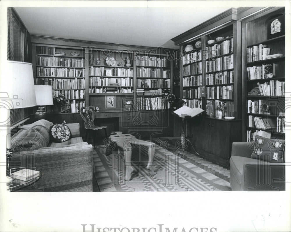 1982 Press Photo Interior view of Gaines library - RSH24193 - Historic Images