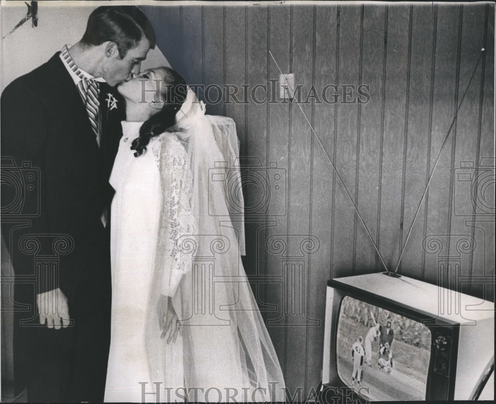 1968 Cub pitcher Rich Nye and his Bride watch the game - Historic Images