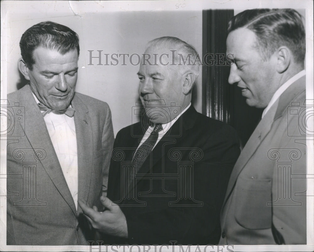 1957 Press Photo Coached Jack Garrity, Clem McCann, and Eddie Burns - Historic Images