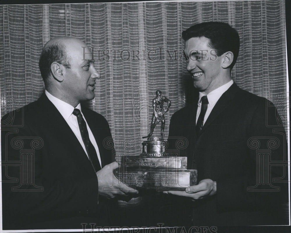 1967 Press Photo Don Turcotte  is presented the MVP award for outstanding - Historic Images