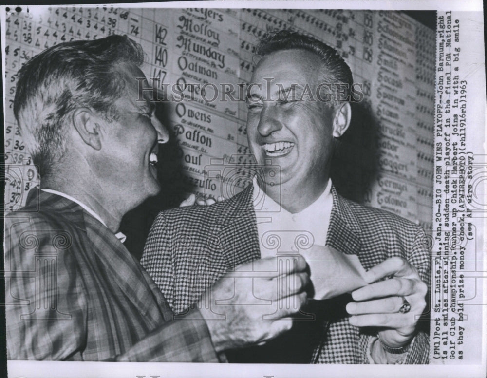 1963 Press Photo John Barnum is all smiles after winning sudden death playoff - Historic Images