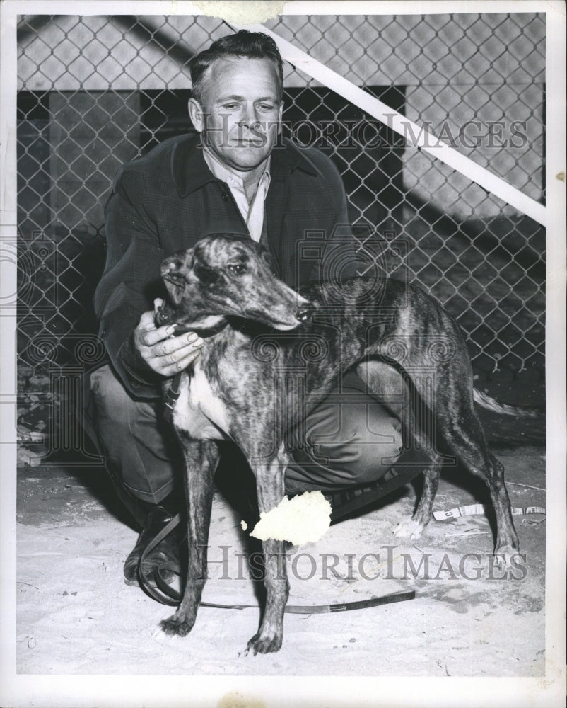 1966 Press Photo D.Q. Williams with Ace Pink Ina, Eyes big first year at Raynham - Historic Images