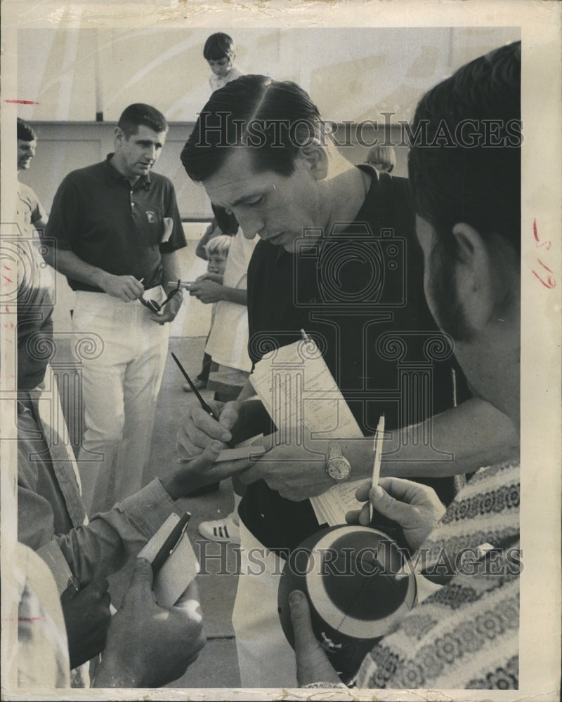 1970 Unitas Signs Autographs-Historic Images