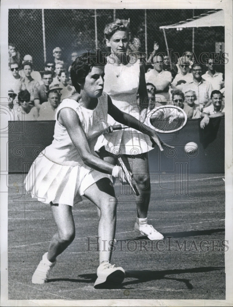 1962 Press Photo Darlene Hard and partner, tennis at Chestnut Hill. - Historic Images