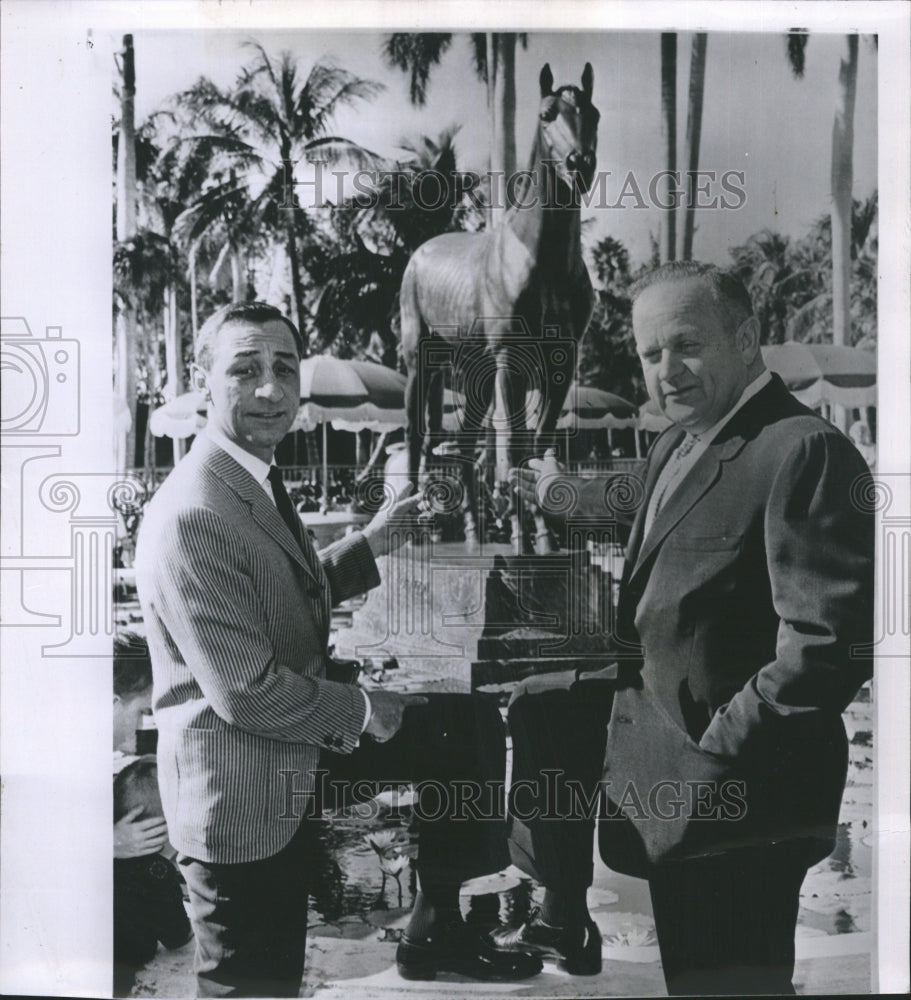 1965 Press Photo Eddie Arcaro &amp; Jimmy Jones with statue of Citation. - Historic Images