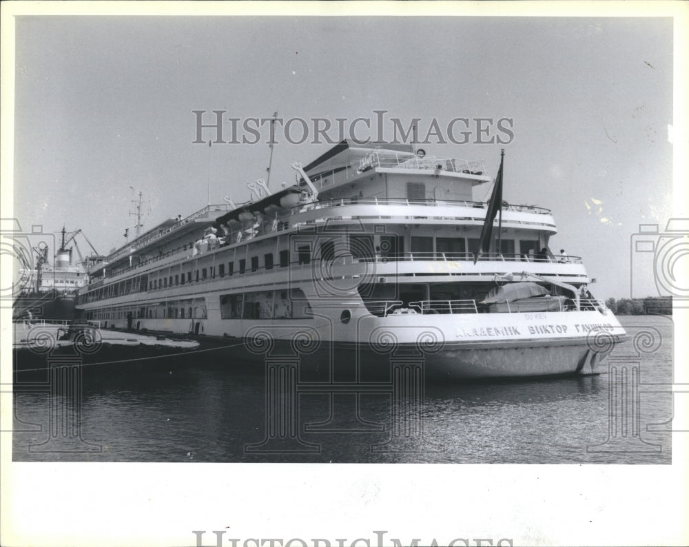 1985 Press Photo Akadmik Viktor Glushkov, cruise ship. - Historic Images