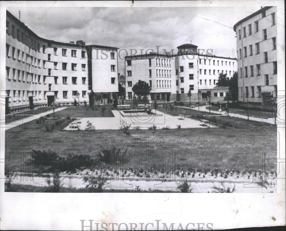 1957 Press Photo New Post War apartments in Warsaw - Historic Images