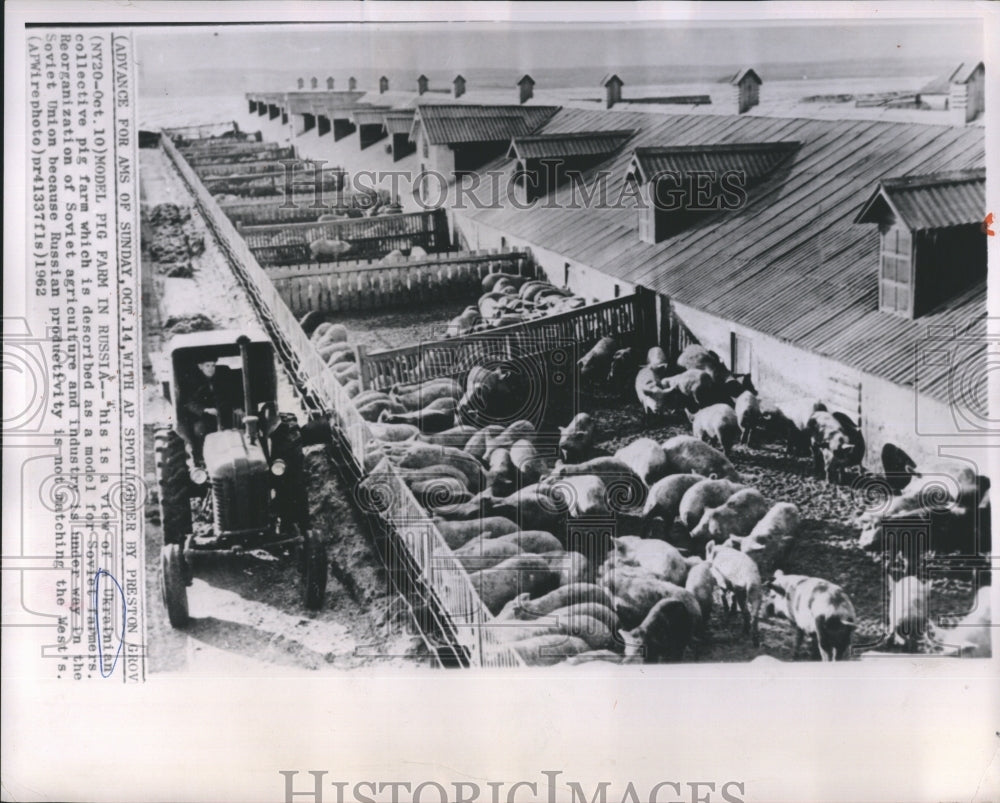 1964 Press Photo Ukrainian Model Farm - Historic Images