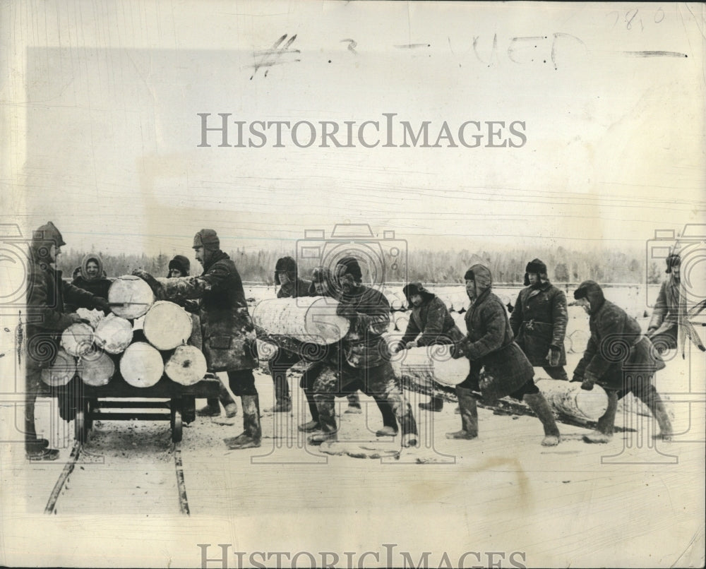 1932 Russian lumber workers. - Historic Images