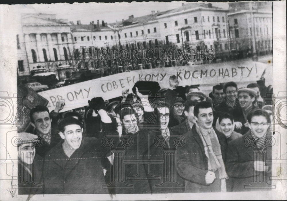 1961 Press Photo News that a Russian had become the first man in space - Historic Images