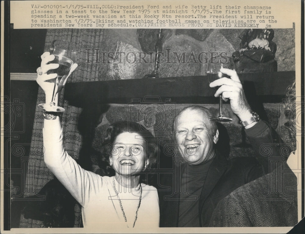 1975 Press Photo President and Mrs Ford Vail Colorado - RSH27109 - Historic Images