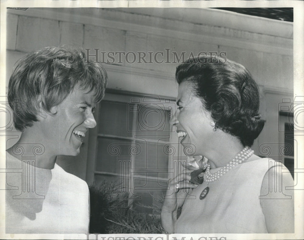 1965 Mrs. James McDivitt &amp; Mrs. Robert T. Isham.-Historic Images